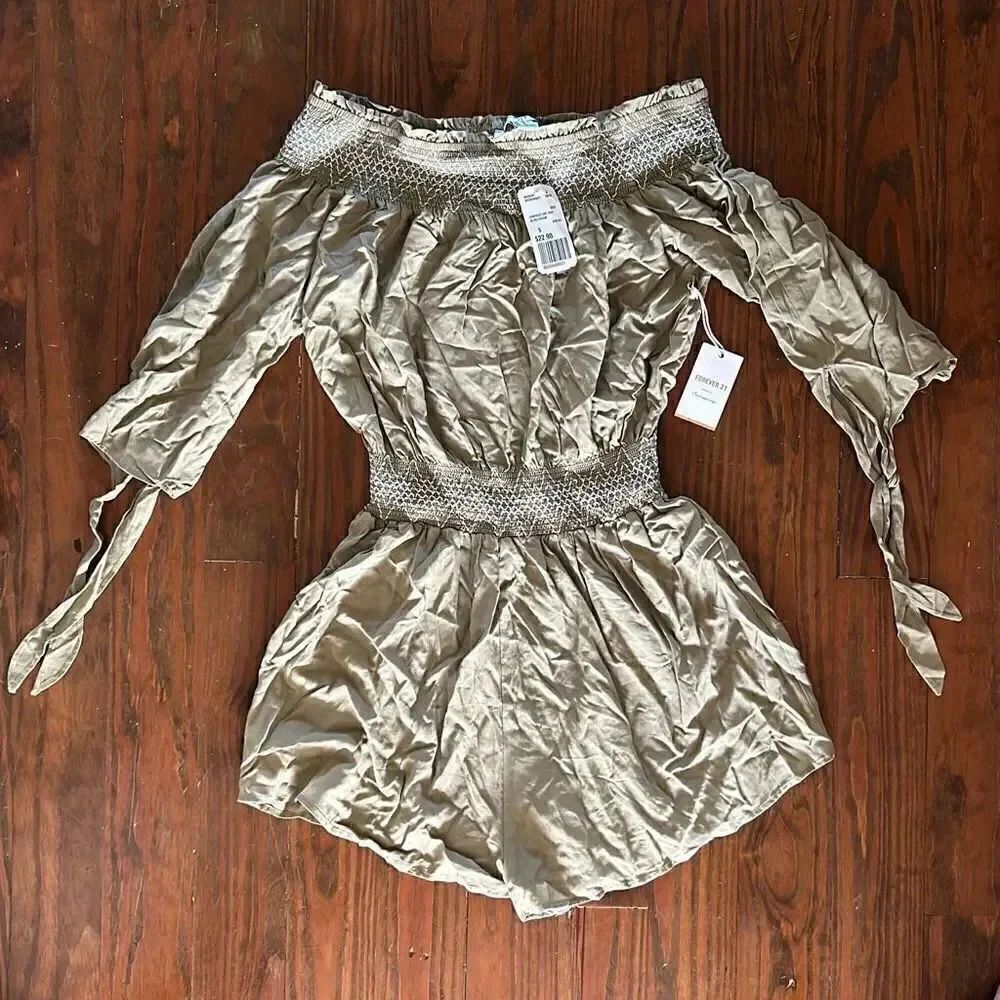 Forever21 Green, Strapless Romper. Size S